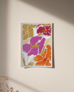 Print s abstraktními květy v krásných barevných tónech zlaté, fialové a bordó